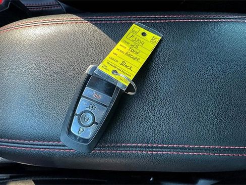 Used 2025 Ford Escape ST-Line image 35