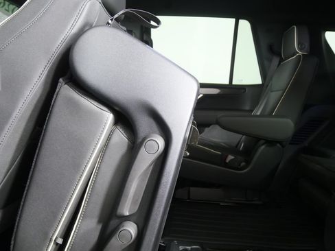 Used 2026 GMC Yukon Elevation AWD/4WD image 16