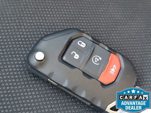 Used 2023 Jeep Gladiator Willys image 39