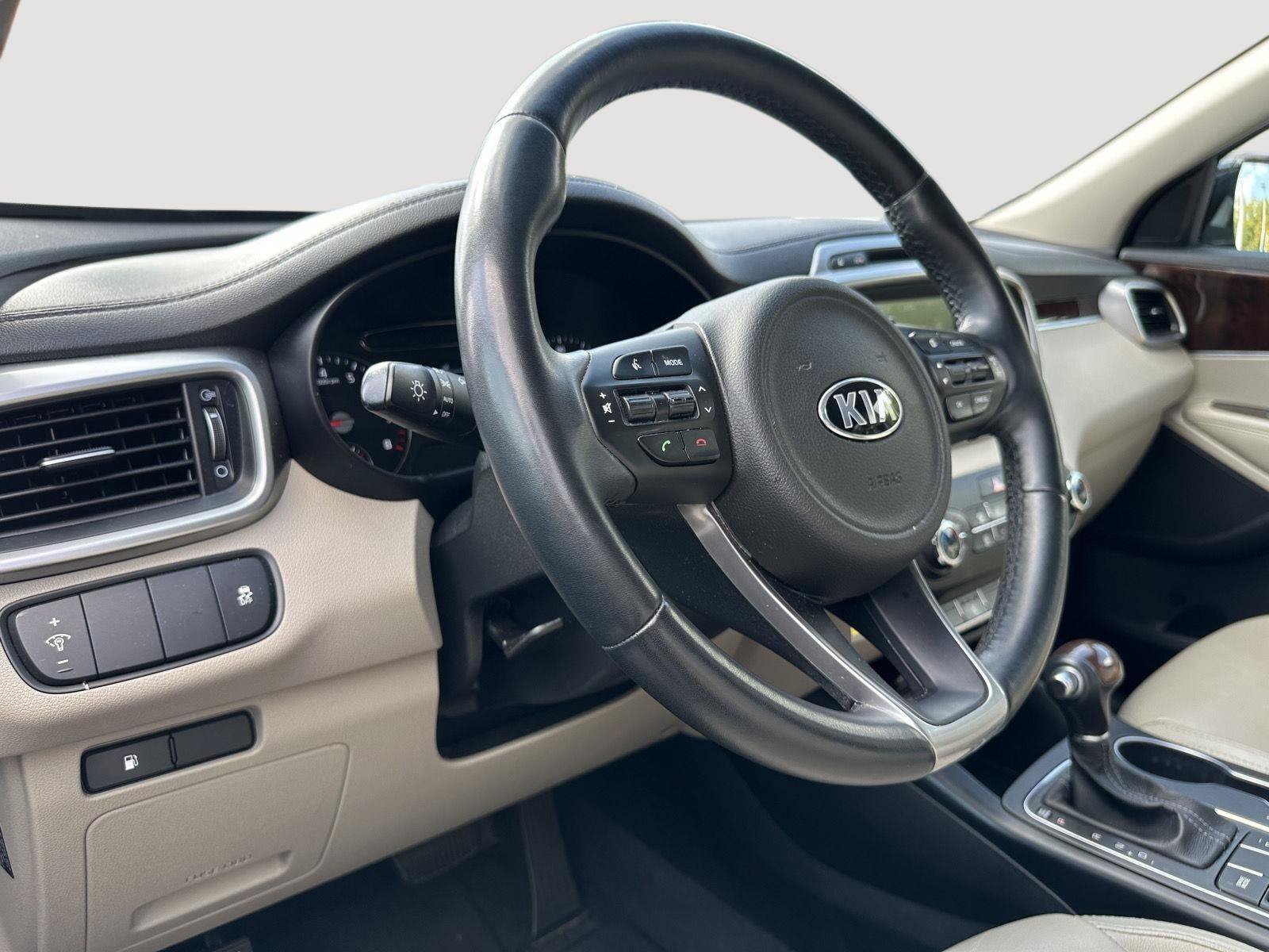 Used 2017 Kia Sorento FWD w/ LX Convenience Package image 10