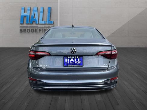 Used 2024 Volkswagen Jetta SE w/ Panoramic Sunroof Package FWD image 5