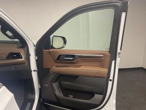 Certified 2026 Chevrolet Suburban High Country image 27