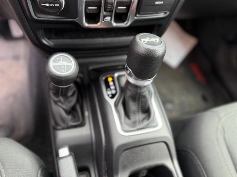 Used 2019 Jeep Wrangler Unlimited Sport S image 18