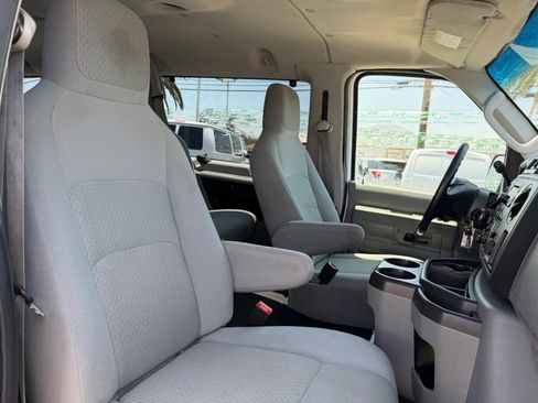 Used 2009 Ford E-350 and Econoline 350 Super Duty Wagon RWD image 20