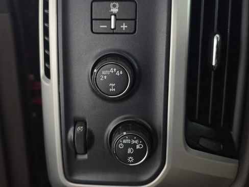 Used 2018 GMC Sierra 1500 SLT AWD/4WD image 17