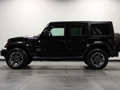Used 2018 Jeep Wrangler Unlimited Sahara w/ LED Lighting Group AWD/4WD image 7