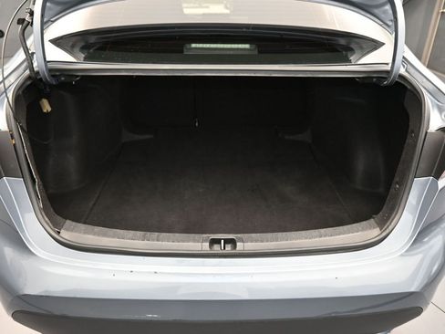 Used 2021 Toyota Corolla LE image 31