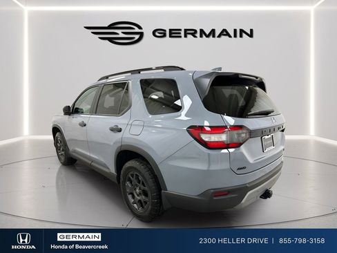 Used 2025 Honda Pilot TrailSport image 6