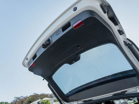 Used 2024 Porsche Macan GTS image 91