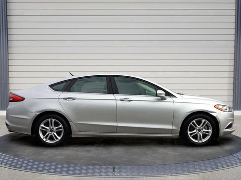Used 2018 Ford Fusion SE FWD image 8