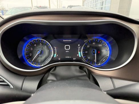 Used 2017 Chrysler Pacifica Touring-L Plus image 31