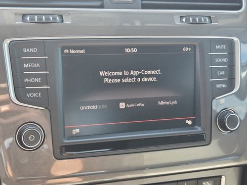 Used 2016 Volkswagen e-Golf SE w/ DC Fast Charging Package image 15