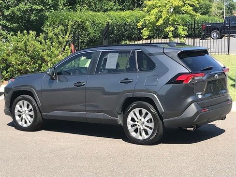 Used 2019 Toyota RAV4 XLE Premium w/ Cold Weather Package FWD image 4