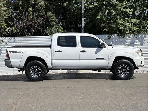 Used 2014 Toyota Tacoma 4x4 Double Cab w/ TRD Off-Road Package image 9