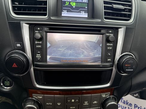 Used 2013 Toyota Highlander Limited AWD/4WD image 19