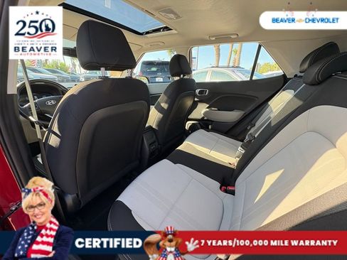 Used 2025 Hyundai Venue SEL FWD image 15