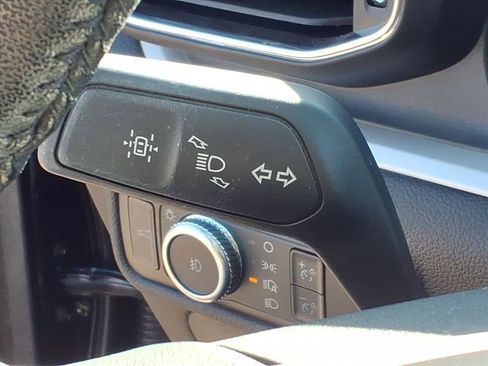 Used 2022 Ford Explorer XLT w/ Equipment Group 202A image 17