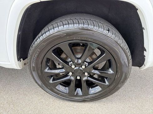 Used 2019 Jeep Grand Cherokee Altitude image 22