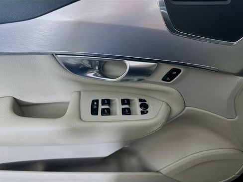 Used 2018 Volvo XC90 T6 Momentum w/ Convenience Package image 15