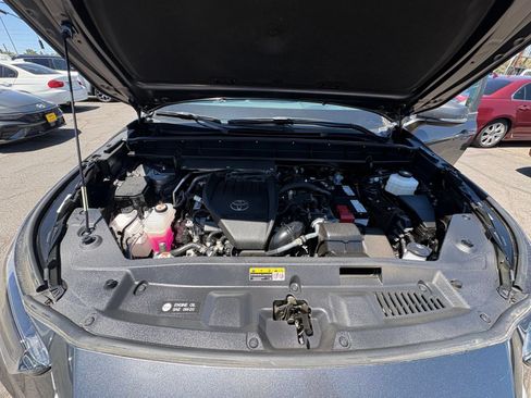 Used 2025 Toyota Highlander LE FWD image 35
