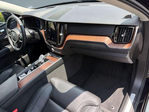 Certified 2024 Volvo XC60 B5 Ultimate w/ Protection Package Premier AWD/4WD image 31