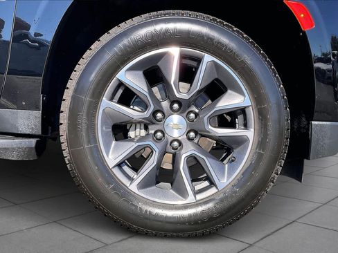 Used 2021 Chevrolet Suburban LT image 9