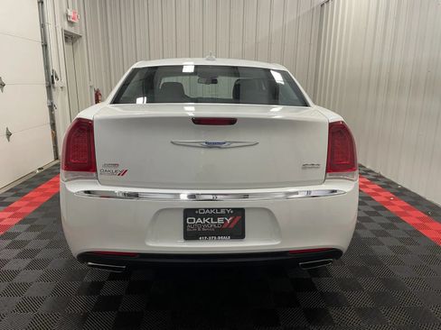 Used 2022 Chrysler 300 Touring AWD/4WD image 3