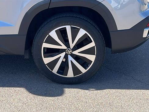 Used 2023 Volkswagen Taos SE image 5