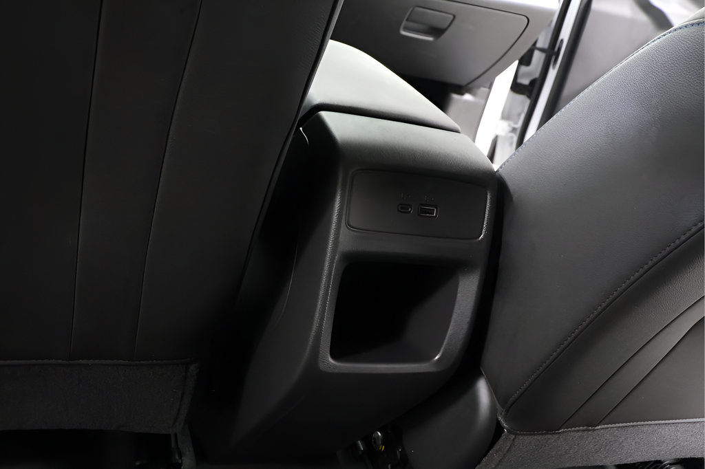 Used 2025 Chevrolet Trax LT w/ LT Convenience Package FWD image 23