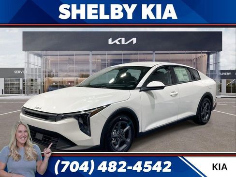 New 2026 Kia K4 LXS image 1