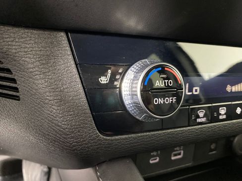 Used 2024 Mitsubishi Outlander SE image 21