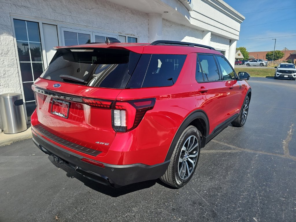 Used 2025 Ford Explorer ST-Line AWD/4WD image 4