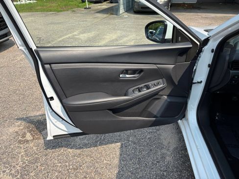 Used 2025 Nissan Sentra SV FWD image 18