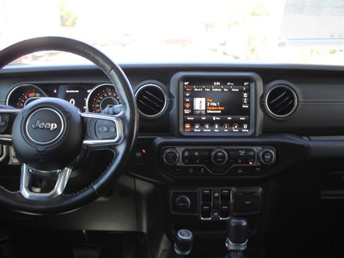 Used 2021 Jeep Wrangler Unlimited Sahara w/ Uconnect 4C Nav & Sound Group AWD/4WD image 29