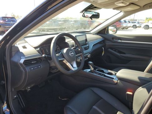 New 2025 Nissan Altima 2.5 SR image 8