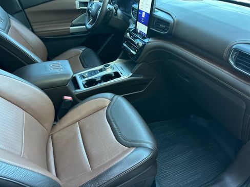 Used 2021 Ford Explorer King Ranch w/ Premium Technology Package AWD/4WD image 15