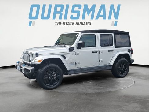 Used 2024 Jeep Wrangler Unlimited Sahara w/ Technology Group AWD/4WD image 2