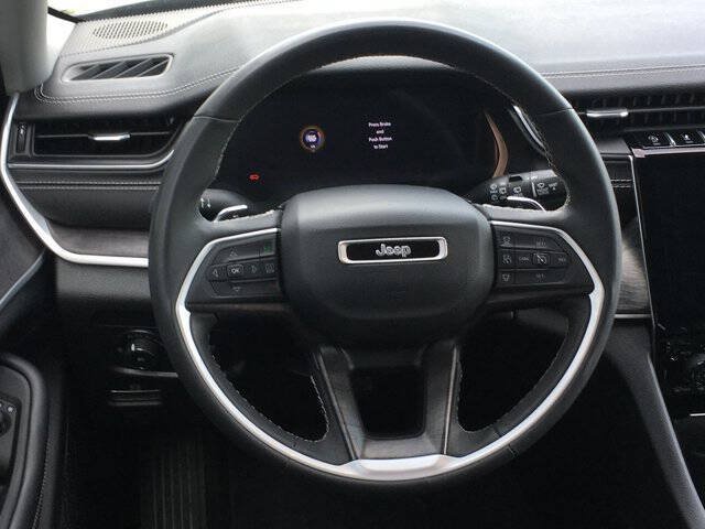 Used 2023 Jeep Grand Cherokee Limited AWD/4WD image 9