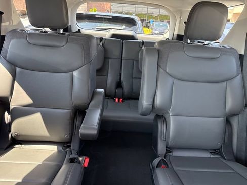 Used 2025 Ford Explorer Active w/ Active Comfort Package AWD/4WD image 23