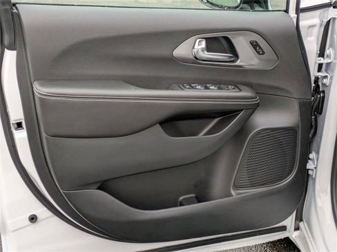 New 2026 Chrysler Pacifica Select w/ S Appearance Package image 12