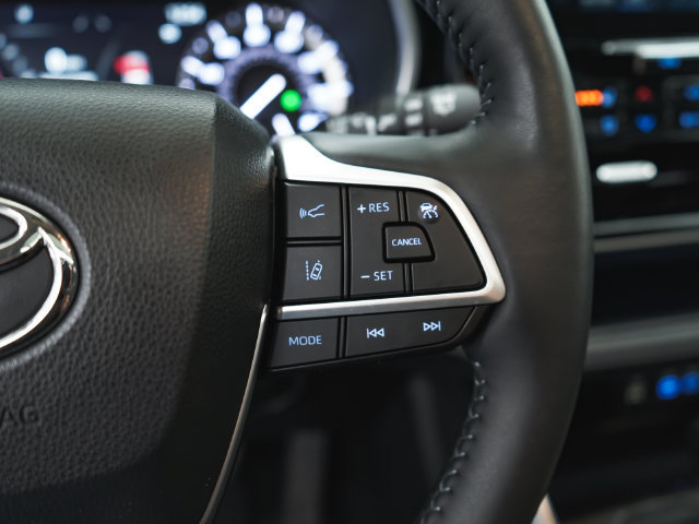 Used 2022 Toyota Highlander Limited AWD/4WD image 38