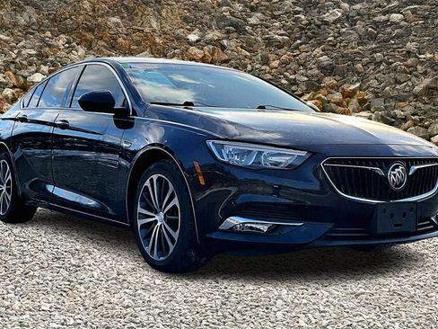 Used 2019 Buick Regal Essence w/ Sights and Sounds Package image 10