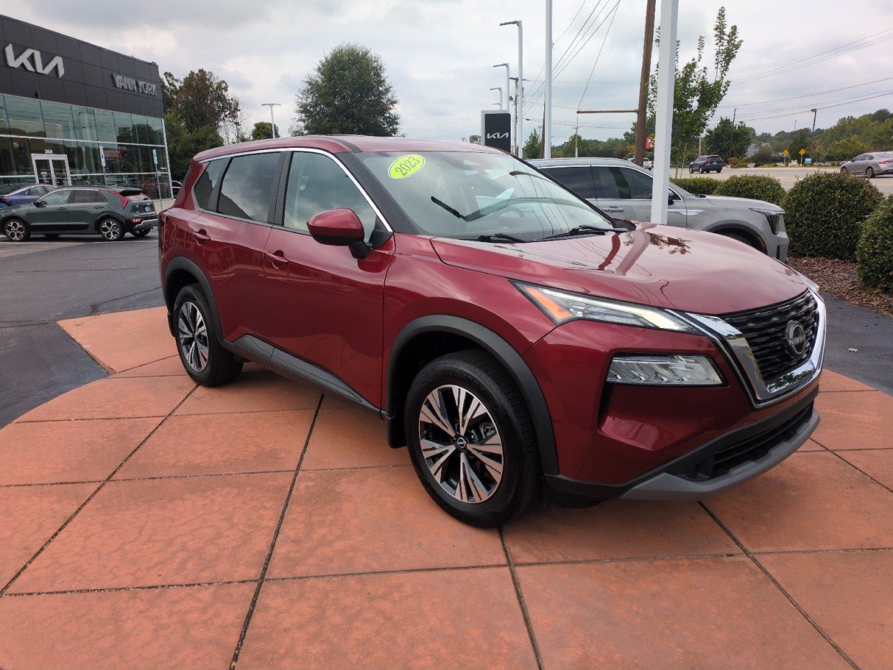 Used 2023 Nissan Rogue SV AWD/4WD image 1