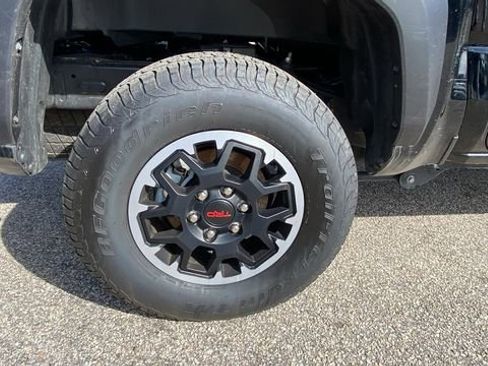 Used 2025 Toyota Tacoma TRD Off-Road AWD/4WD image 10