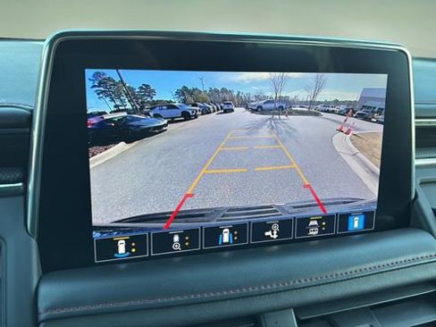 Used 2021 Chevrolet Suburban RST w/ Luxury Package image 27