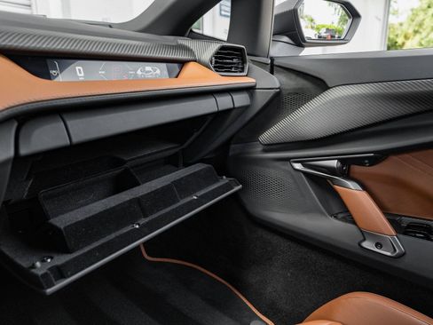 Used 2024 Lamborghini Revuelto AWD/4WD image 25