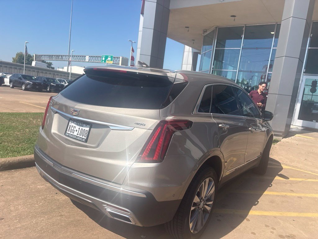 Used 2022 Cadillac XT5 Premium Luxury w/ Platinum Package FWD image 3