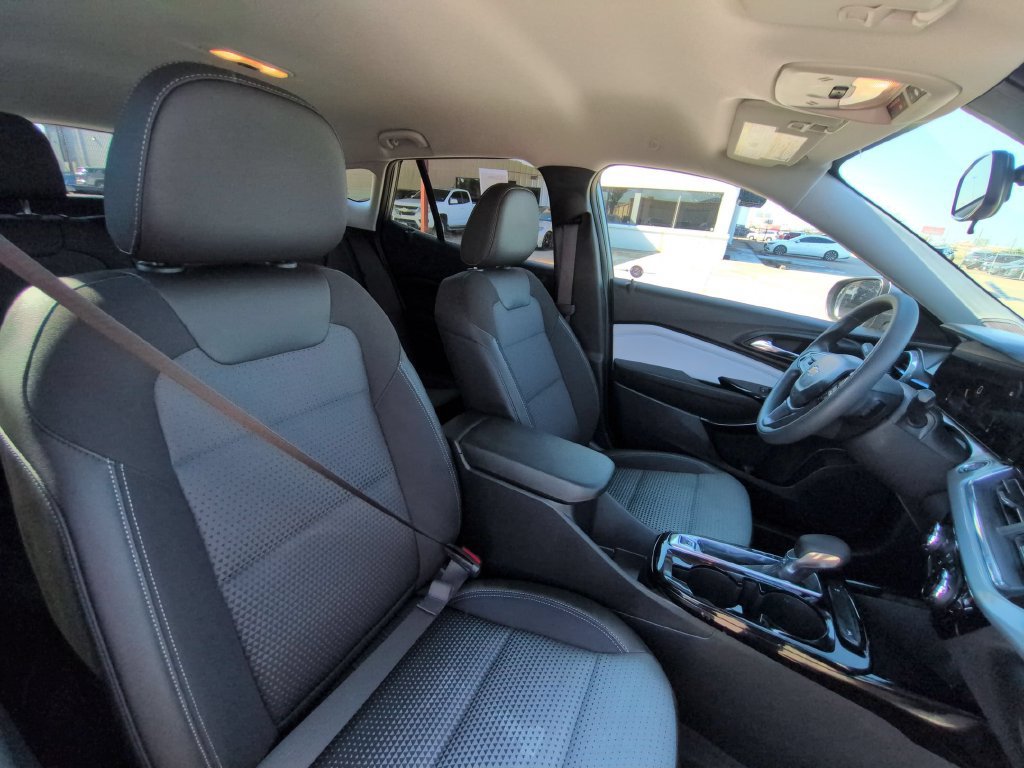 Used 2026 Chevrolet Trax LT FWD image 30