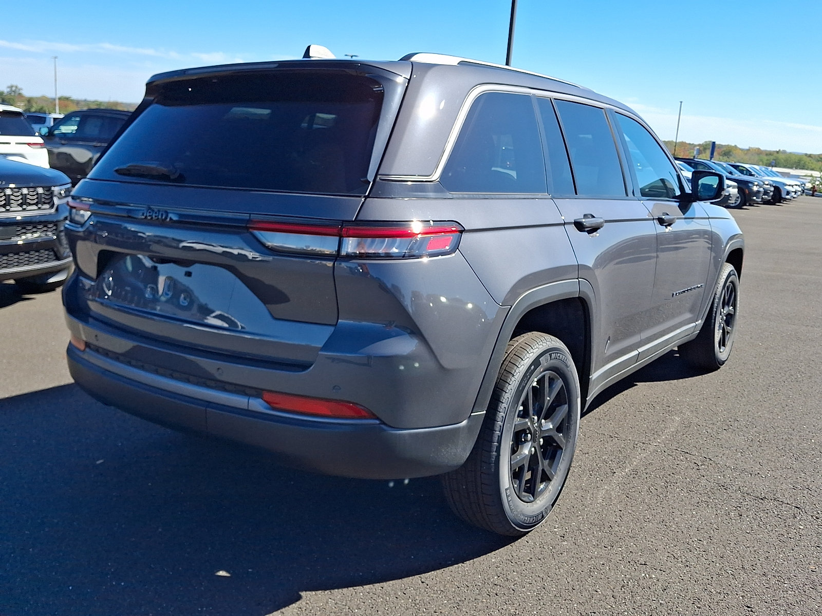 New 2026 Jeep Grand Cherokee Altitude AWD/4WD image 4