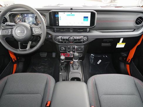 New 2025 Jeep Wrangler Unlimited Rubicon w/ Convenience Group AWD/4WD image 9